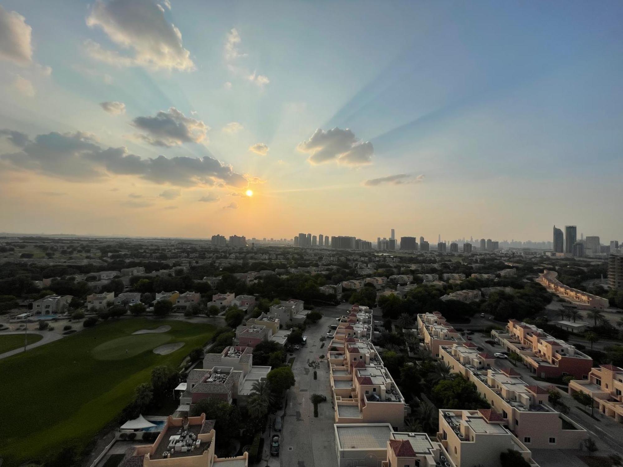 Great View, Dubai Sportcity, Parking Included, Nice Apartments Exterior photo
